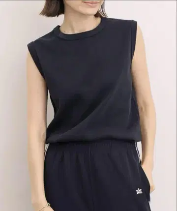 GOODGRIEF! CREW NECK NO SLEEVE TOP 네이비