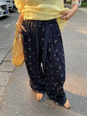 한국 embroidery flower straight pants