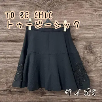 TO BE CHIC 투 비 시크 미니 플레어 스커트 자수 장식