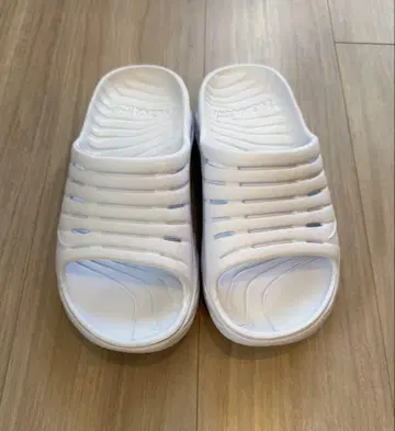 HOKA ONE ONE/ORA RECOVERY SLIDE 화이트