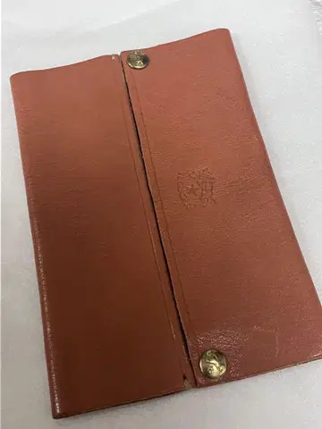IL BISONTE 일비종떼 티슈 커버. 브라운 가죽.
