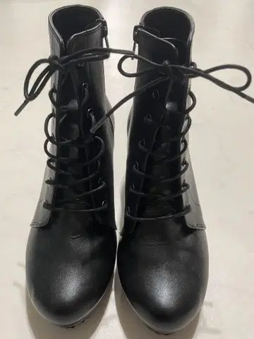 블랙 레이스업 부티 하이 힐