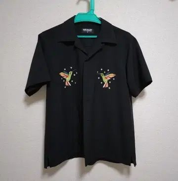 RUDE GALLERY 벌새 자수 반팔 셔츠