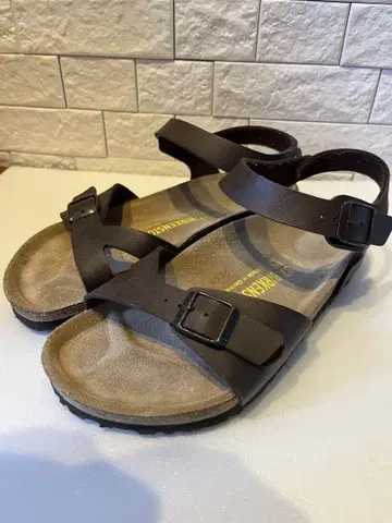 BIRKENSTOCK 브라운 스트랩 샌들 37