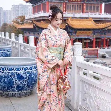 크림색 꽃무늬 기모노 오비 포함