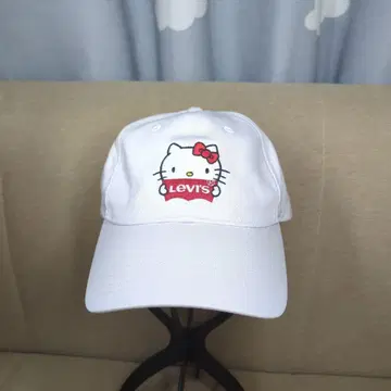 헬로키티 리바이스 콜라보 캡