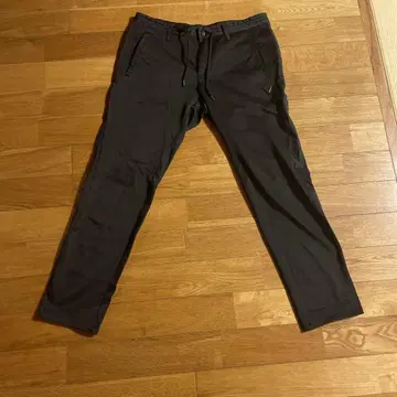 블랙 슬림 핏 팬츠