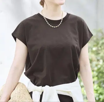 IENA 라운드 테일 풀오버