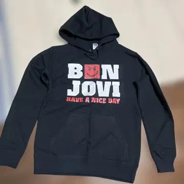 BON JOVI의 HAVE A NICE DAY 로고가 들어간 후드티