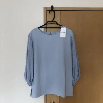 깔끔한 느낌의 상의 새상품 LEPSM