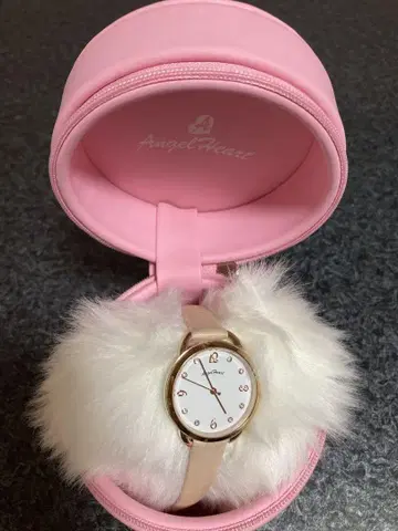 Angel Heart 퍼가 달린 시계