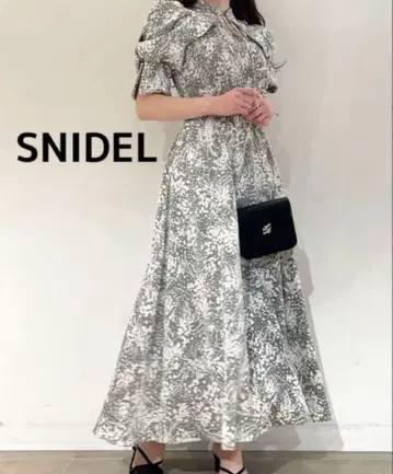 snidel 데콜테 오픈 원피스