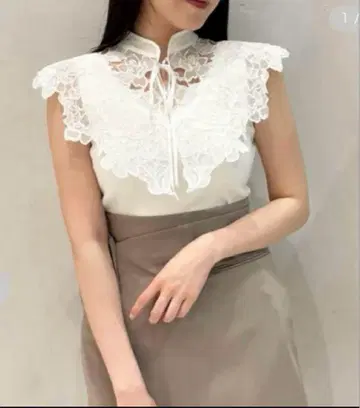 SNIDEL 스나이델 레이스 칼라 슬리브리스 니트 화이트
