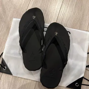 JIMMY CHOO 블랙 러버 샌들 비치 샌들 38
