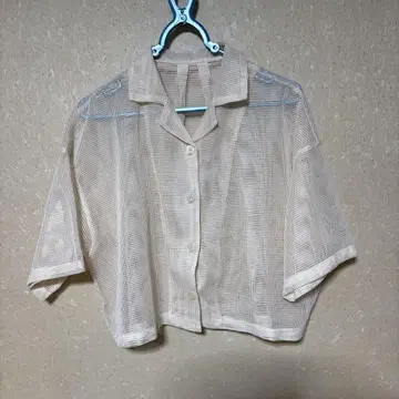 베이지 메쉬 반팔 셔츠