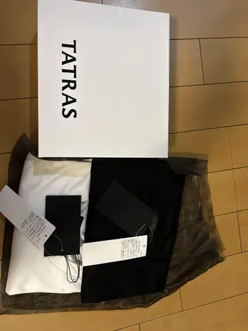 TATRAS 화이트 티셔츠 로고 자수