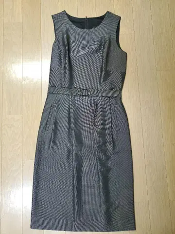 에네스베 원피스 슬리브리스 무릎 기장