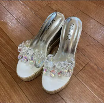 클리어 비쥬 장식 샌들
