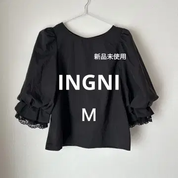 미사용 새상품 INGNI 블랙 프릴 퍼프 슬리브 블라우스