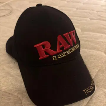 RAW 자수 로고 캡 블랙