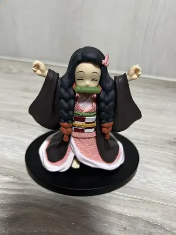 네즈코 피규어 기쁨의 포즈