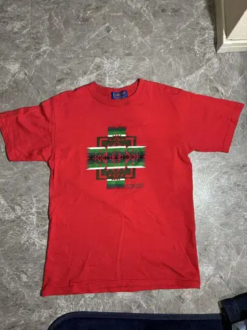 Pendleton 빨간색 티셔츠 그래픽