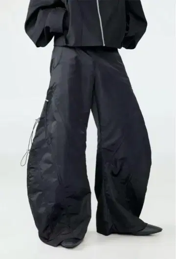 FRKM SCD SCIMITAR CUT LOOSE PANTS BLACK