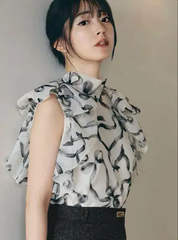 SNIDEL Sustainable 리본 슬리브 오간 블라우스