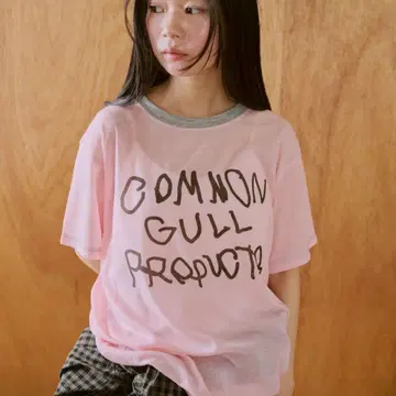 "창문에 흐릿하게 비치는 글자""일반 갈매기 제품."