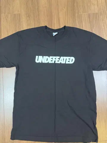UNDEFEATED 블랙 티셔츠 LARGE