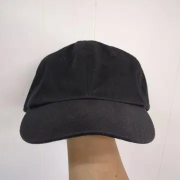 이름 없는 모자, 깊은 검정색