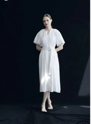 라우베 블랑 풍선 소매 볼륨 드레스
