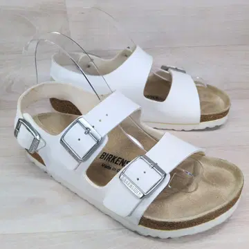 버켄스탁 23.0cm 화이트 가죽 샌들 심플한 디자인