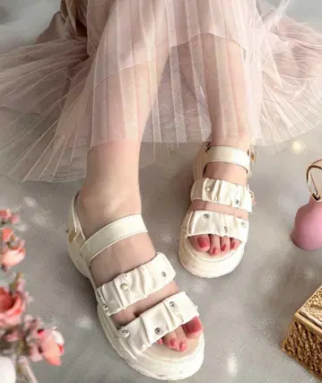 24.5 mily bilet 아이보리 화이트 비쥬 반짝이 샌들