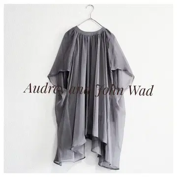 새상품급 Audrey and John Wad 쉬폰 개더 블라우스 그레이