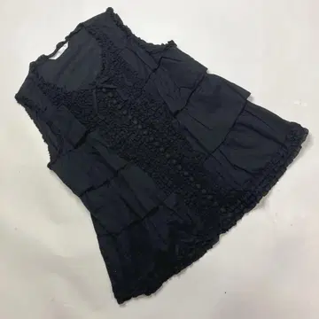 핑크하우스 블랙 피코 프릴 프론트 단단 프릴 슬리브리스 블라우스