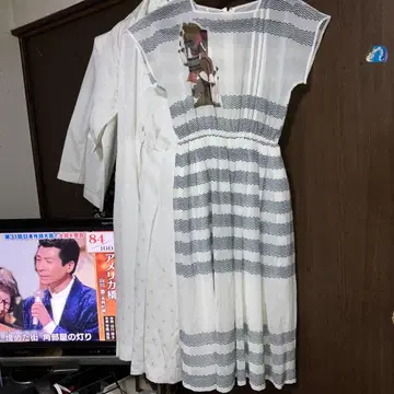 반팔 샤룸의 원피스, 촉감이 좋고 기분 좋은