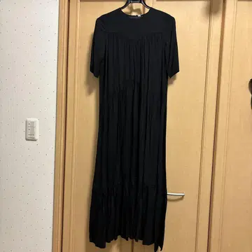 미라 오웬 블랙 반팔 롱 원피스