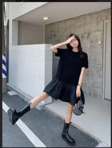블랙 프릴 반팔 미니 원피스
