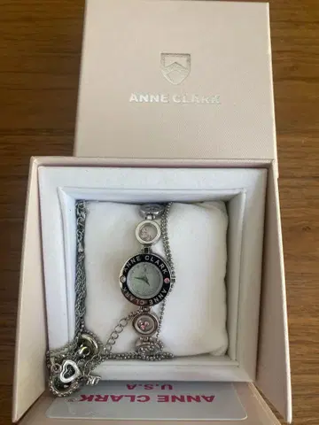 ANNE CLARK 팔찌형 시계와 목걸이 세트