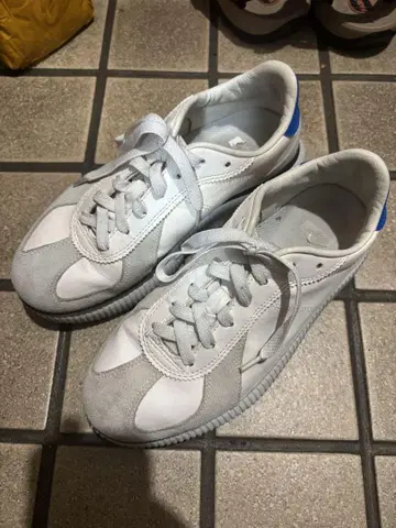 오니츠카타이거 데레시티 24.5