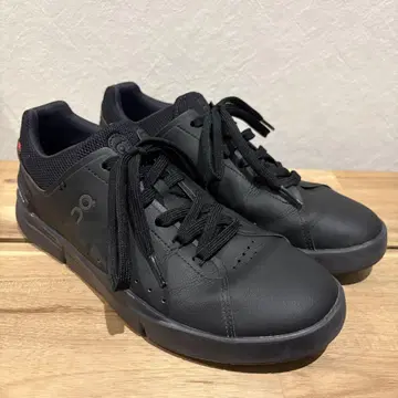 On THE ROGER Advantage 블랙 25.5cm