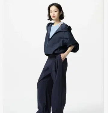유니클로 S 울트라 스트레치 액티브 와이드 팬츠 짧은 기장 네이비
