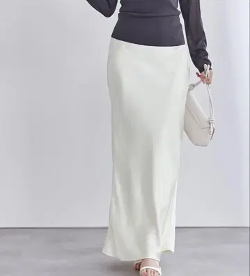 유어즈 새틴 머메이드 맥시 스커트