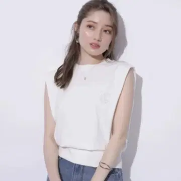 택 포함 새상품 아푸와이저리쉬 모티브 자수 아웃 컷 티셔츠