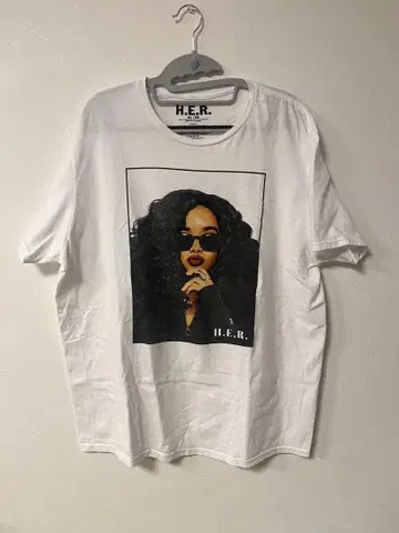 HER 티셔츠 H.E.R