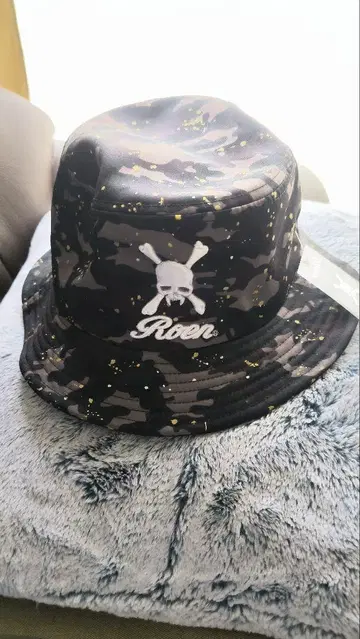 카모 패턴 스컬 로고 버킷 햇 ROEN
