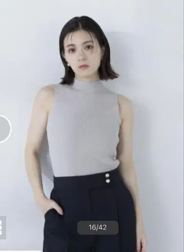 내추럴 뷰티 베이직 아메슬리 하이넥 슬리브리스 니트