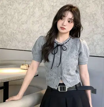 그레이 하트 무늬 반팔 니트