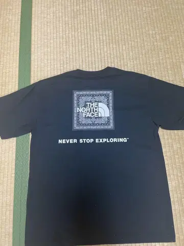 THE NORTH FACE 반다나 패턴 티셔츠